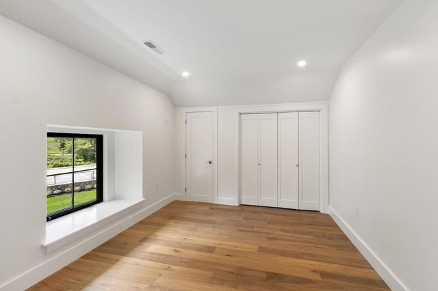 225 Middlesex Turnpike 107, Burlington, MA 01803