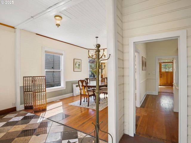 131 Ne TILLAMOOK St, Portland, OR 97212