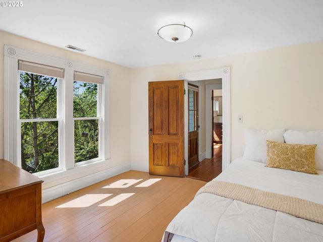 131 Ne TILLAMOOK St, Portland, OR 97212