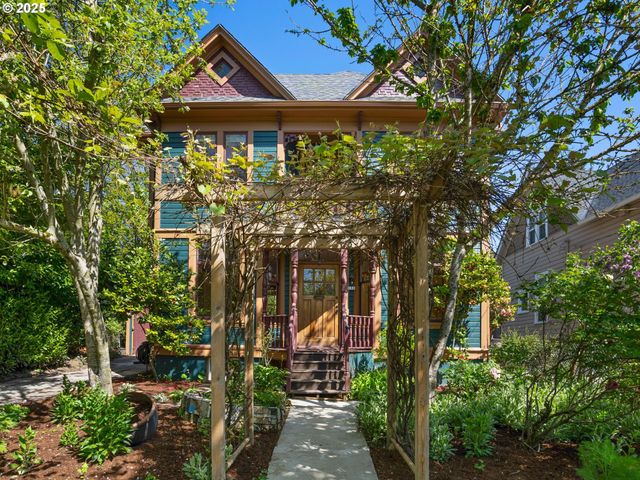 131 Ne TILLAMOOK St, Portland, OR 97212