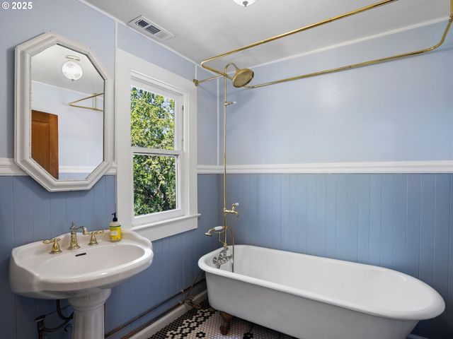 131 Ne TILLAMOOK St, Portland, OR 97212