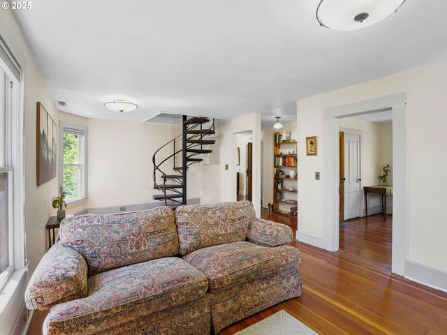 131 Ne TILLAMOOK St, Portland, OR 97212