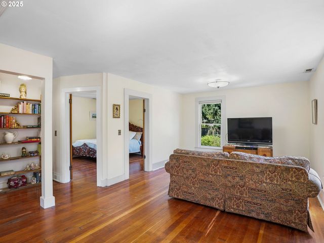 131 Ne TILLAMOOK St, Portland, OR 97212