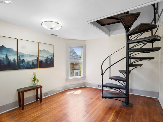 131 Ne TILLAMOOK St, Portland, OR 97212