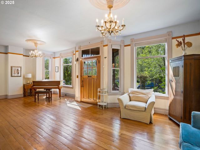 131 Ne TILLAMOOK St, Portland, OR 97212