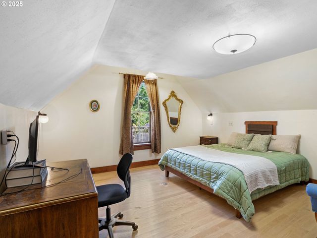 131 Ne TILLAMOOK St, Portland, OR 97212