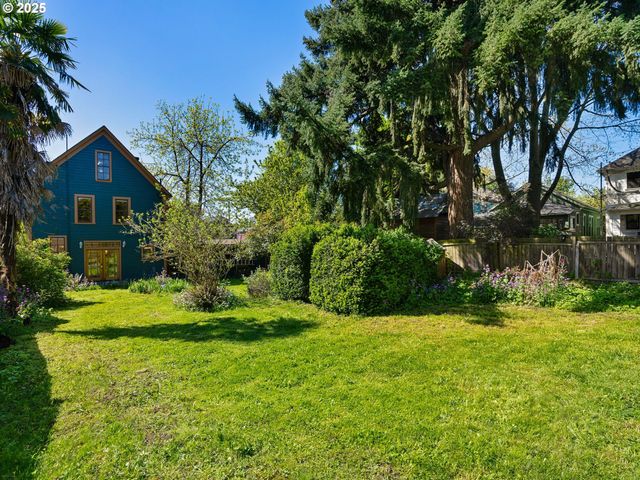 131 Ne TILLAMOOK St, Portland, OR 97212