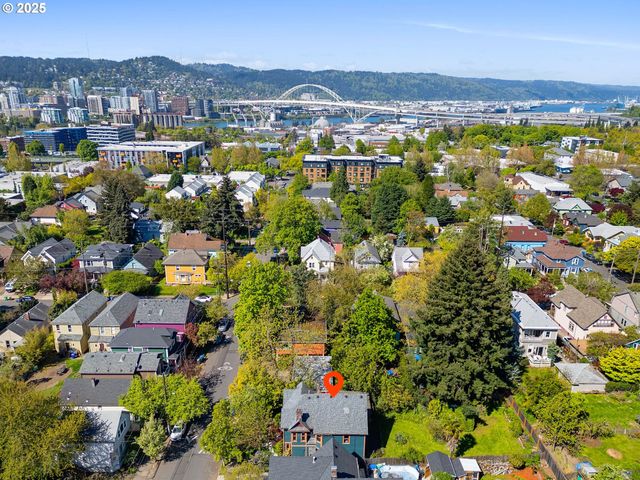 131 Ne TILLAMOOK St, Portland, OR 97212