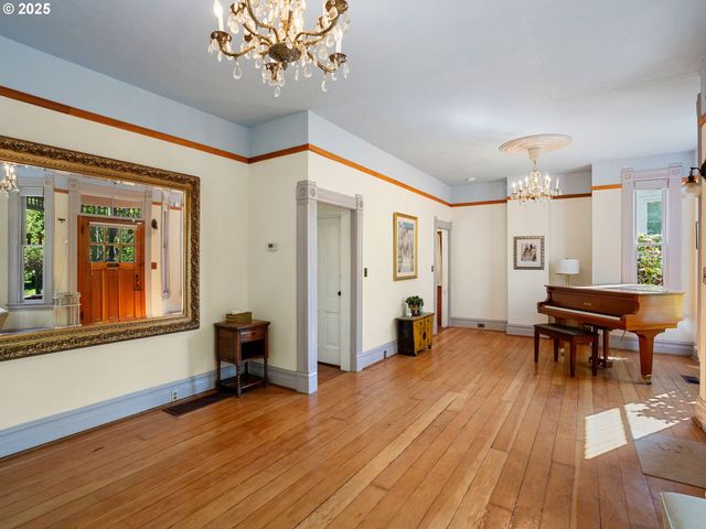 131 Ne TILLAMOOK St, Portland, OR 97212