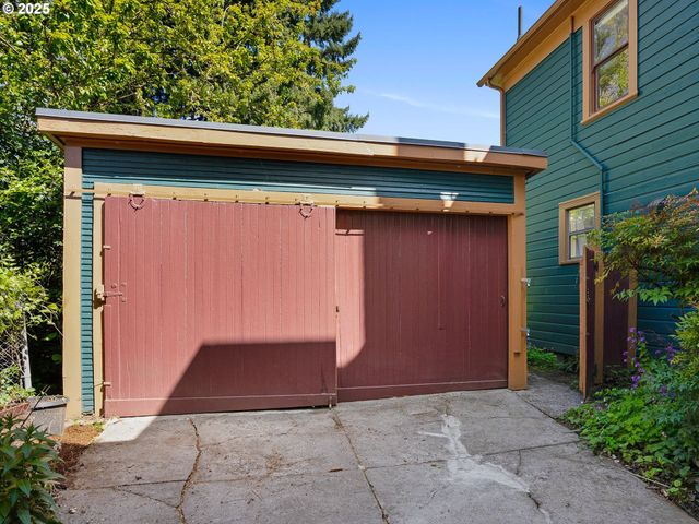 131 Ne TILLAMOOK St, Portland, OR 97212
