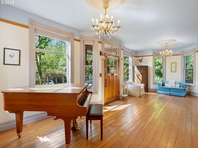 131 Ne TILLAMOOK St, Portland, OR 97212