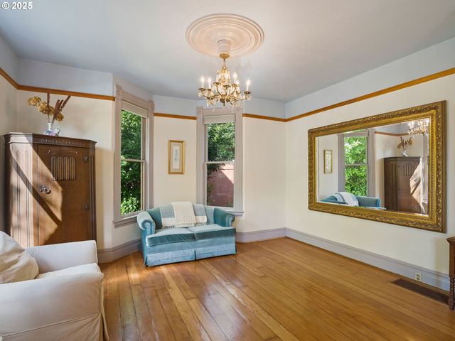 131 Ne TILLAMOOK St, Portland, OR 97212