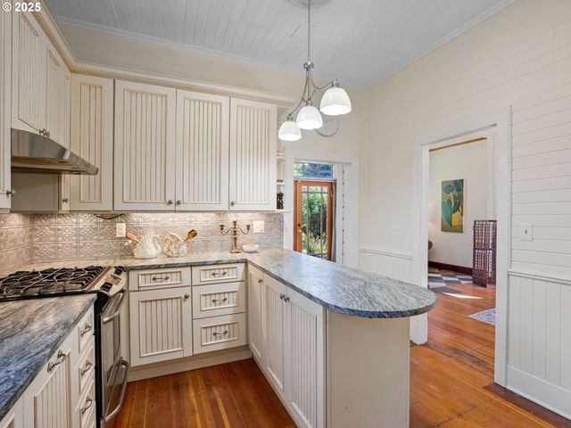 131 Ne TILLAMOOK St, Portland, OR 97212