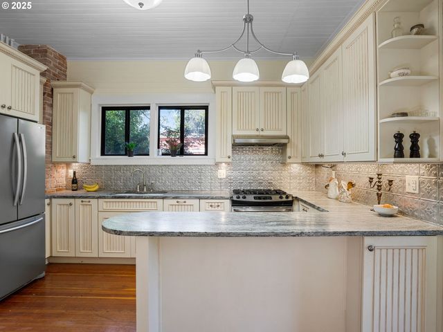 131 Ne TILLAMOOK St, Portland, OR 97212