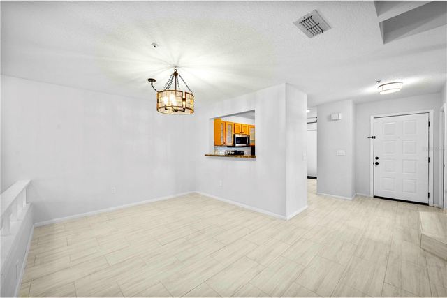 641 MAPLE OAK CIRCLE 101, Altamonte Springs, FL 32701