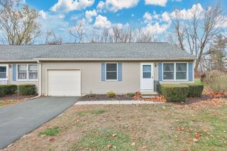 102 North Maple Street APT 1A, Enfield, CT 06082