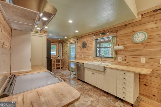 299 Craig Thompson Drive, Blairsville, GA 30512