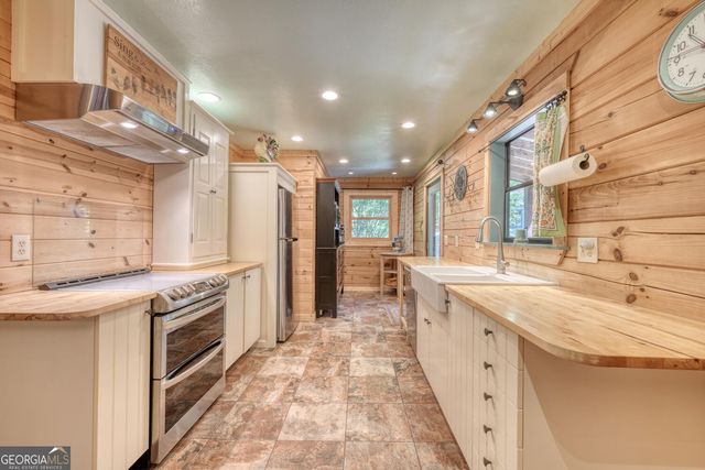 299 Craig Thompson Drive, Blairsville, GA 30512