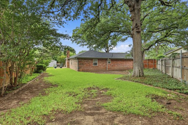 2604 Meadow Place, Bedford, TX 76021