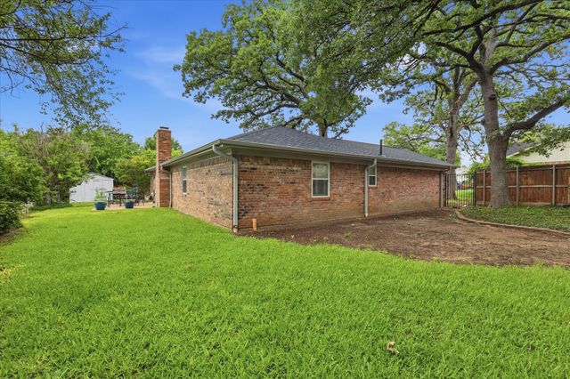 2604 Meadow Place, Bedford, TX 76021