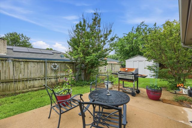 2604 Meadow Place, Bedford, TX 76021