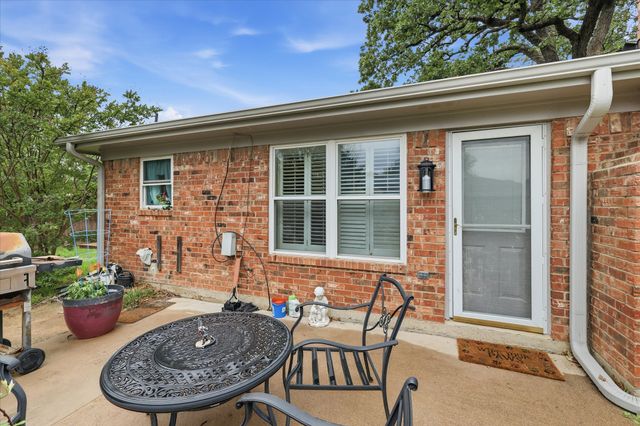 2604 Meadow Place, Bedford, TX 76021