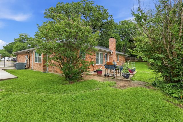 2604 Meadow Place, Bedford, TX 76021