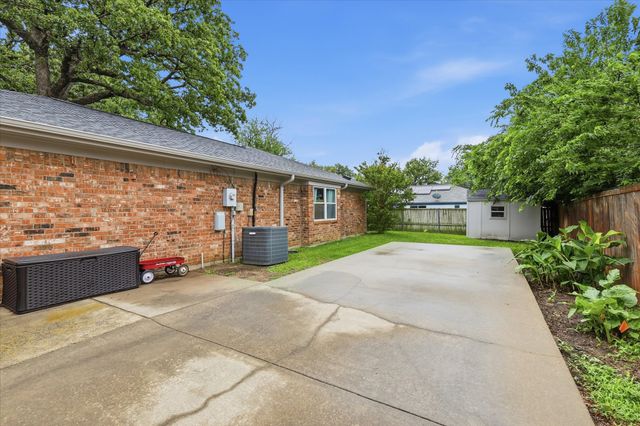 2604 Meadow Place, Bedford, TX 76021