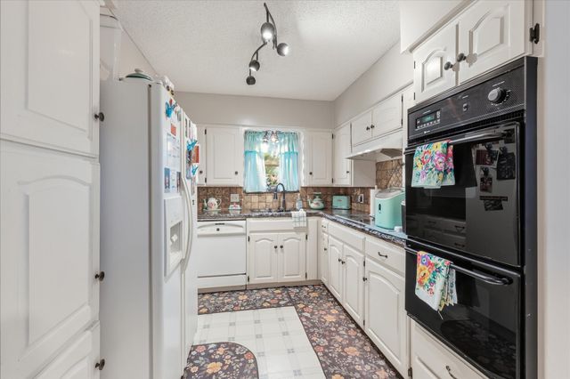 2604 Meadow Place, Bedford, TX 76021