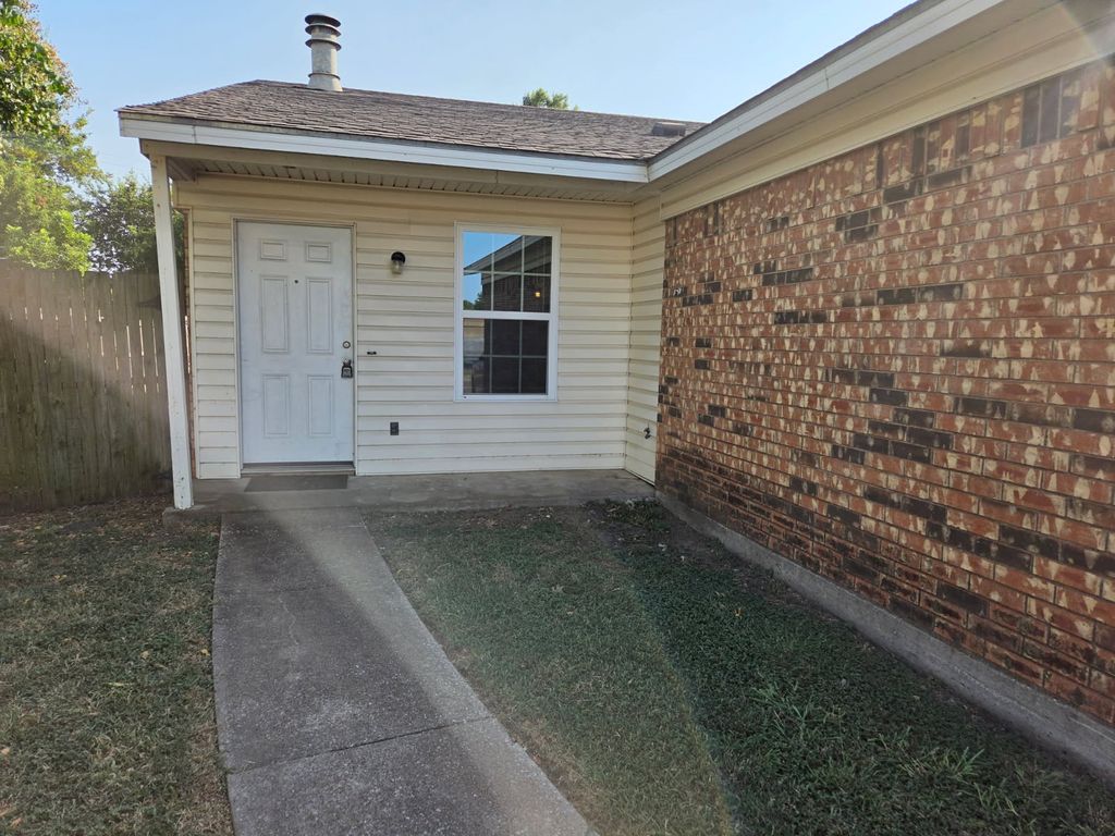 7326 NE Loop 820, North Richland Hills, TX 76180