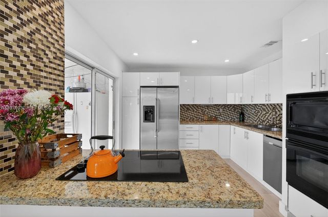 13758 SW 160th Ter, Miami, FL 33177