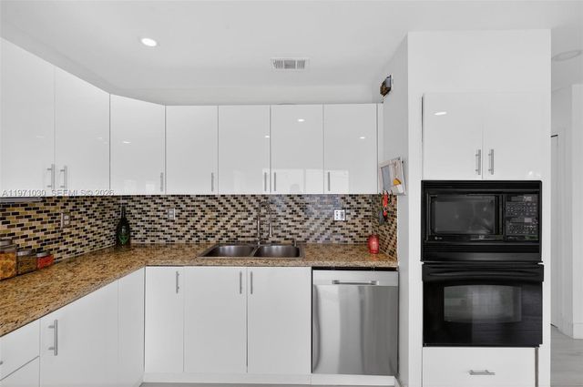 13758 SW 160th Ter, Miami, FL 33177