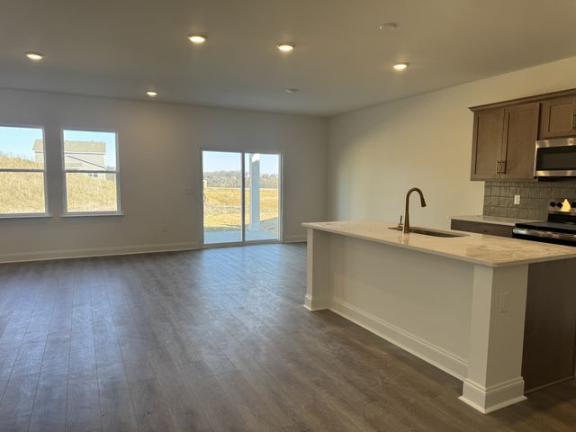 131 Dahlia Dr, La Vergne, TN 37086