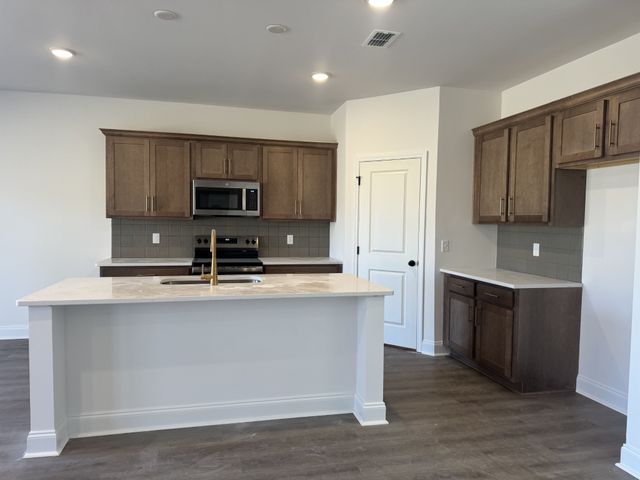 131 Dahlia Dr, La Vergne, TN 37086