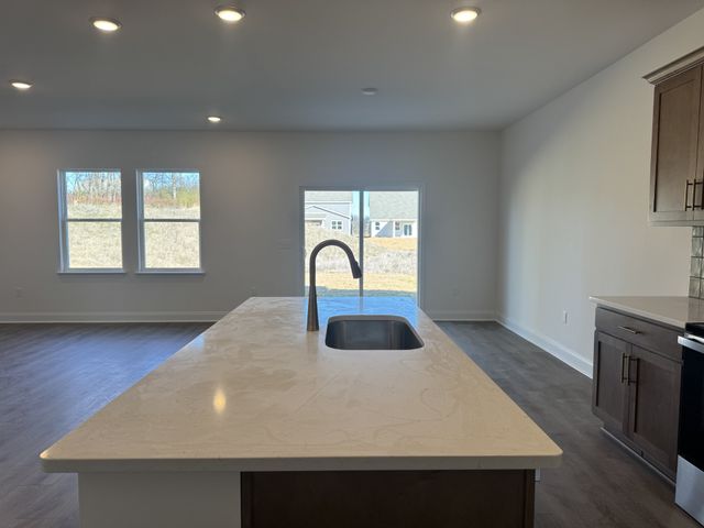 131 Dahlia Dr, La Vergne, TN 37086