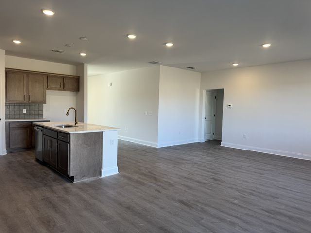 131 Dahlia Dr, La Vergne, TN 37086