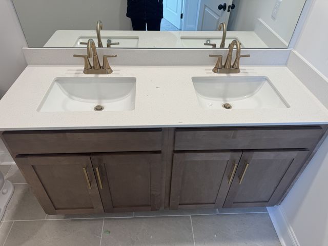 131 Dahlia Dr, La Vergne, TN 37086