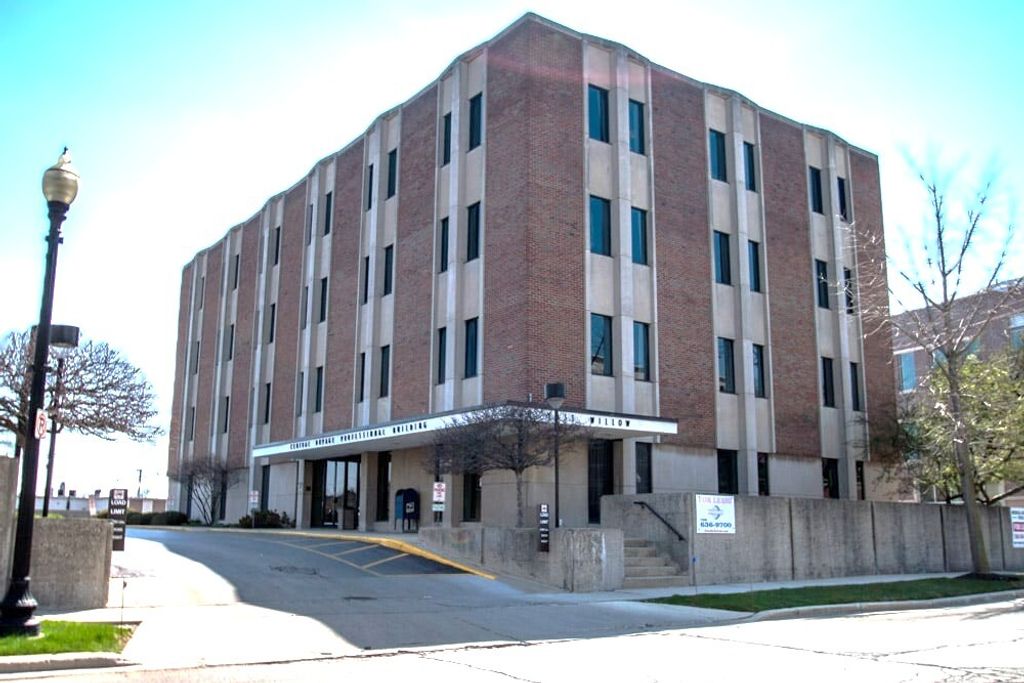 200 E Willow Avenue 202A, Wheaton, IL 60187