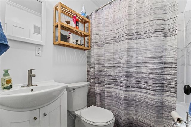 7045 Deerpath Drive, Affton, MO 63123