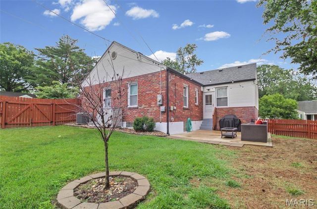 7045 Deerpath Drive, Affton, MO 63123