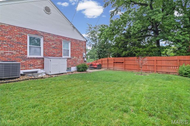 7045 Deerpath Drive, Affton, MO 63123