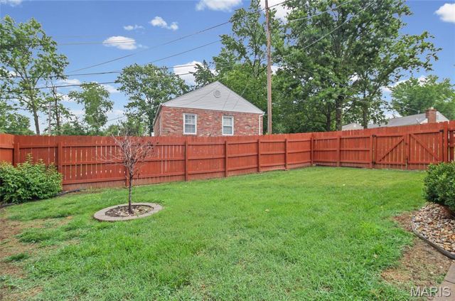 7045 Deerpath Drive, Affton, MO 63123
