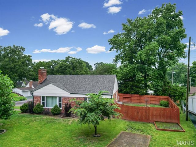 7045 Deerpath Drive, Affton, MO 63123