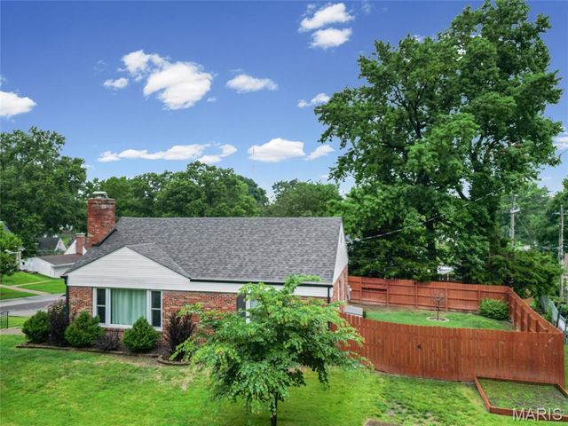 7045 Deerpath Drive, Affton, MO 63123