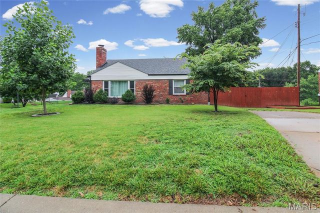 7045 Deerpath Drive, Affton, MO 63123