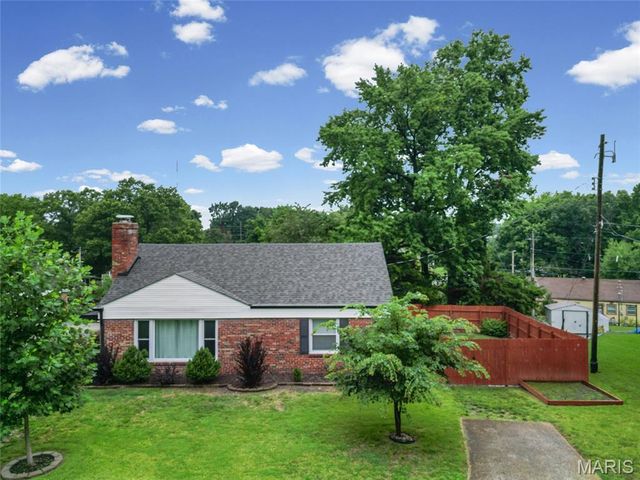 7045 Deerpath Drive, Affton, MO 63123