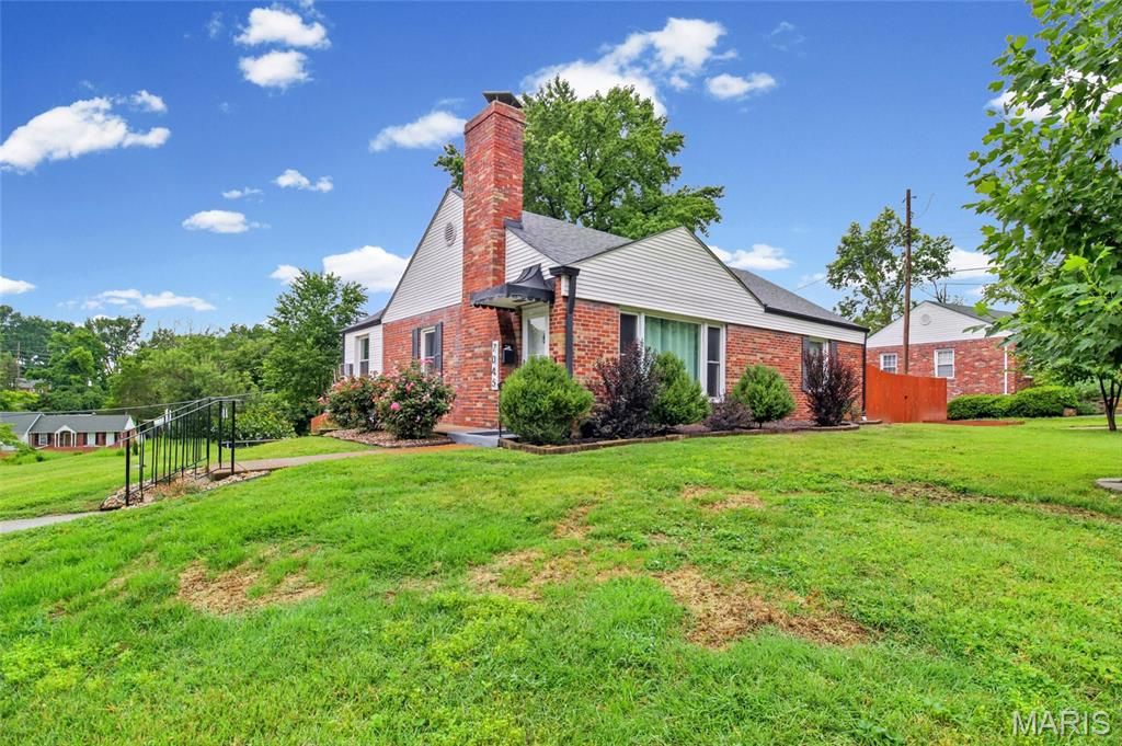 7045 Deerpath Drive, Affton, MO 63123