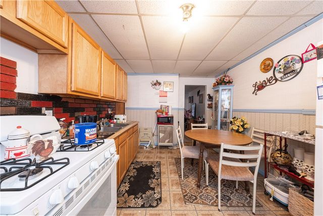 4420-4422 Walnut St, Versailles Boro, PA 15132