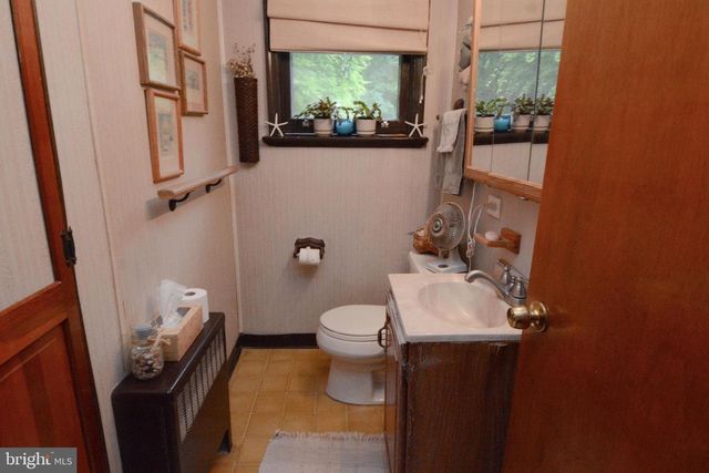 419 CONTINENTAL RD, Hatboro, PA 19040
