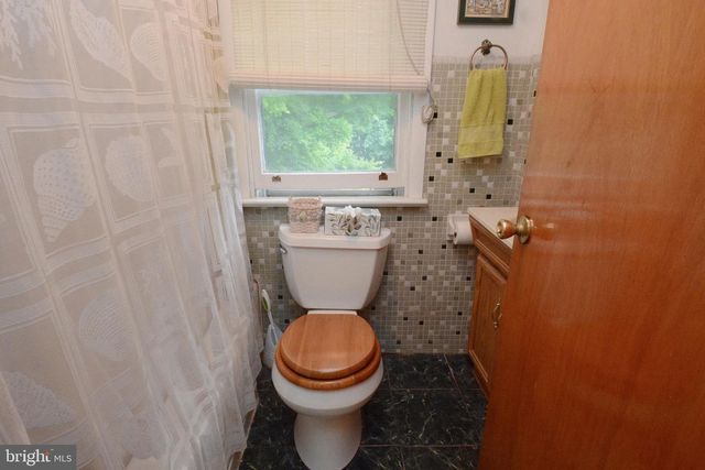 419 CONTINENTAL RD, Hatboro, PA 19040